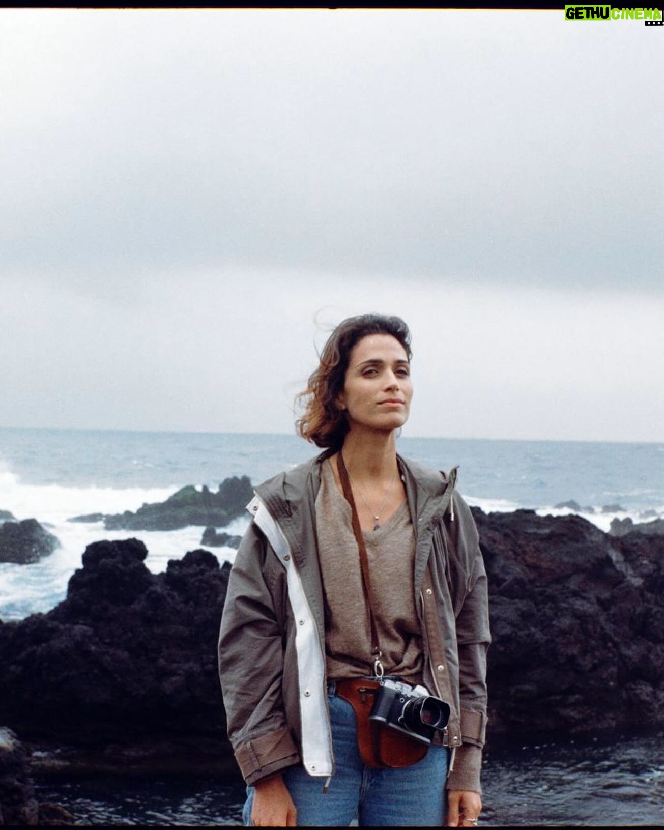 Ana Varela - 2.1K Likes - Fascina-me poder seguir contando histórias, numa simbiose entre reflexo e reflexão.
🙏🏻
#senhoradomar
@sicoficial
@sptelevisao
@carrelosquad
📷 @inespirestavares na #ilhaterceira
🎞️ Teresa e Manel @afonso_pimentel