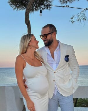 Anaïs Quadratus Instagram - Le bonheur de ces derniers moments à 2 avant une explosion d’amour 🥹🤍

#love #couple #couplegoals