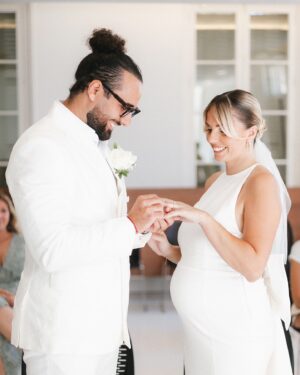 Anaïs Quadratus Instagram - Signer pour la vie 💍
Je me dis que c’est des photos que l’on gardera pour toujours, et que l’on montrera à Bébé Gnocchi, je trouve ça incroyable 🥹

📸 : @gaia.picture 
#wedding #mariage #mariagecivil #mariage2024