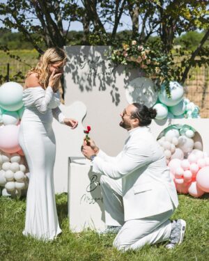 Anaïs Quadratus Instagram - Ce moment hors du temps 🤍 j’aimerai le revivre encore et encore…. Sans aucun doute depuis le début 🥹

Pour celle qui sont mariées, vous avez eu la demande au bout de combien de temps ? 💍

#proposal #bride #bridetobe