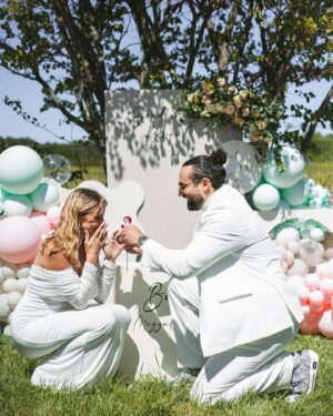 Anaïs Quadratus Instagram - Ce moment hors du temps 🤍 j’aimerai le revivre encore et encore…. Sans aucun doute depuis le début 🥹

Pour celle qui sont mariées, vous avez eu la demande au bout de combien de temps ? 💍

#proposal #bride #bridetobe