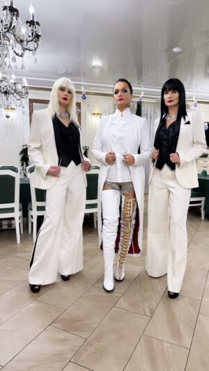 Anastasiya Slanevskaya Instagram - Красиво и элегантно входим в рабочий ритм 💪👍❤️🤝!!!!! @allamiha22 @shelyakinalu  @makaroff.88 @iurii.kireev @artrocket_formsides @venerahusnetdinova