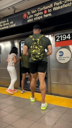Anatoliy Lakutsyn Instagram - NYC so small for me 😳😮‍💨 

#giant #dc #Universal #therock #Colossus #comics #marvel #store #small #people #sparta #ford #mustang #legday #huge #dior #subway #gucci #partofme #security #bankai #pickle #jackhanma #bankai