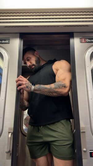 Anatoliy Lakutsyn Instagram - Traveling on the New York subway is so fascinating 👀😳