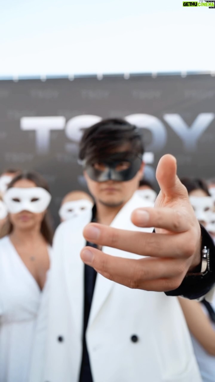 Anatoliy Tsoi - 2.8K Likes - 😎