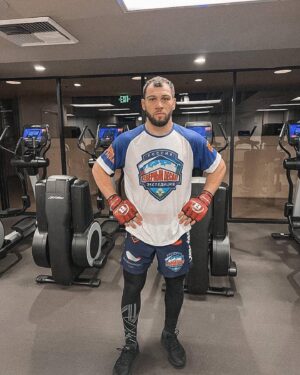 Anatoly Tokov Instagram - Войны нельзя избежать, её можно лишь отсрочить к выгоде вашего противника !

Финишная прямая 🤜🏻🤛🏻

@fedorteam_mma @vadimnemkov 
@nord_desant 
@nevsky_team 
@bellatormma 

#fedorteam#bellatormma#nord_desant#mmarussia#russia#mmafighter#mmatraining#старыйоскол#тобольск#mmauniform#thelastemperor#BcexBыиграю#😤👊💪😎