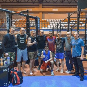 Anatoly Tokov Instagram - Готовимся 🤜🏻🤛🏻

#fedorteam#bellatormma#nord_desant#mmarussia#russia#mmafighter#mmatraining#старыйоскол#тобольск#mmauniform#thelastemperor#BcexBыиграю#😤👊💪😎