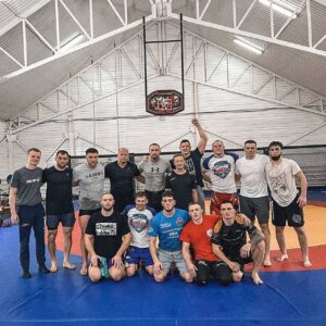 Anatoly Tokov Instagram - Сегодня отмечает свой День Рождения мой тренер Мичков Александр Васильевич @michkovalek , желаю  крепкого здоровья,неиссякаемой энергии и удачи по жизни !!! 🥊

#сборы#эльбрус#кабардинобалкария#