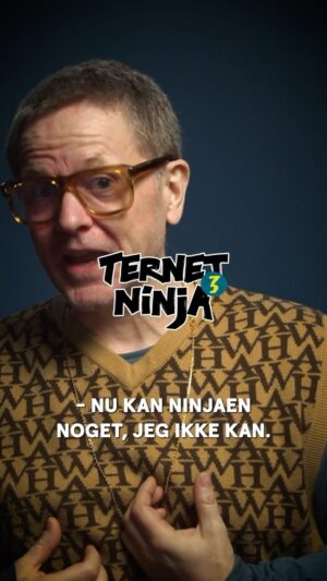 Anders Matthesen Instagram - “Man kan ikke ønske sig noget bedre” ❤️🥷⠀
⠀
Kunne du tænke dig din egen ternede bamse? Så kan Ternet Ninja 3 bamsen nu fås i Bog og idé og Legekæden i et begrænset oplag. Link i bio @andersandenmatthesen