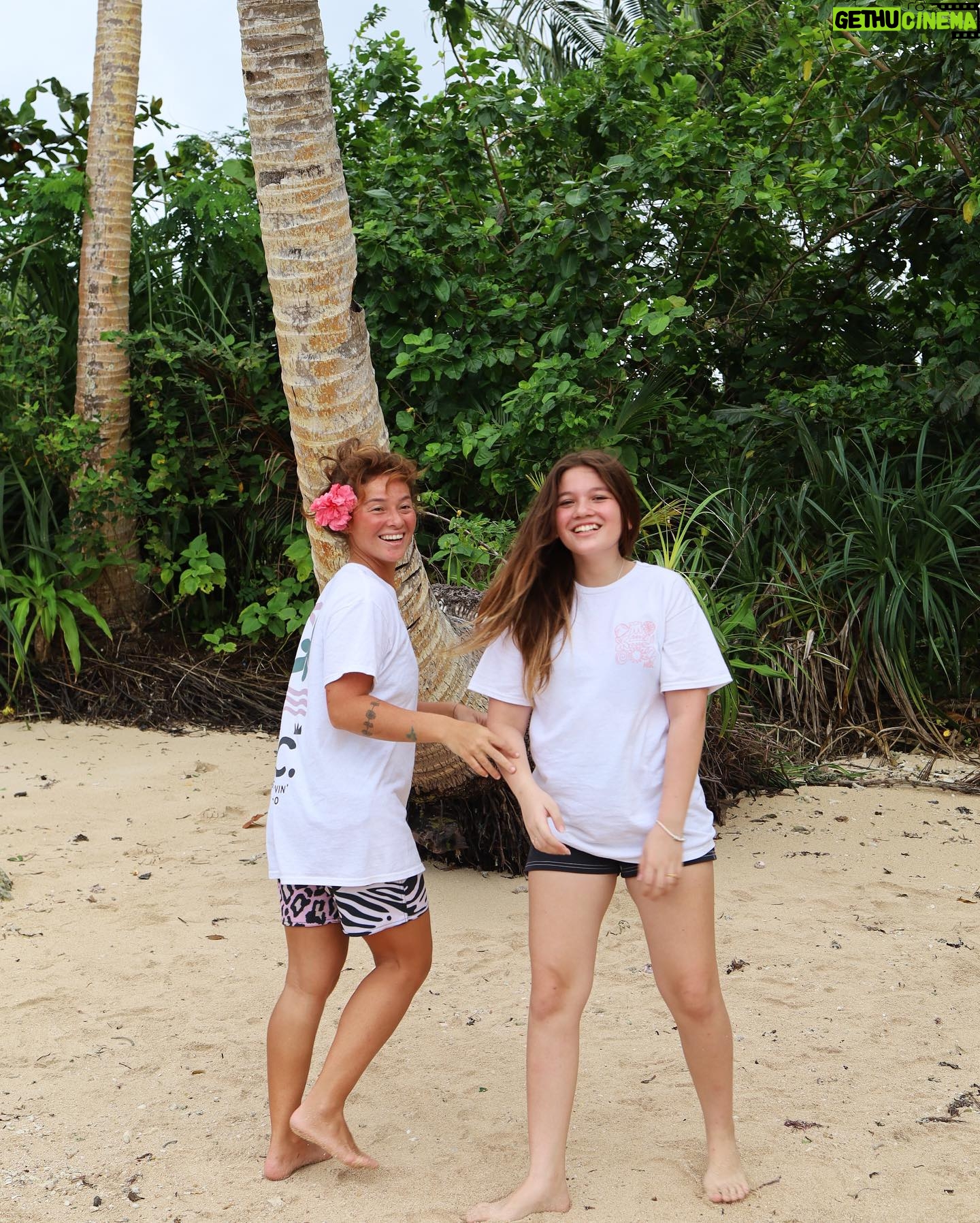 Andi Eigenmann - 618.9K Likes - My favorite moments with my firstborn are whenever we laugh together.. I love seeing her laugh. Even if it's at me and not with me.😆
Was able to convince her to take some cute pics with mama again, for the love of @happyislanders.surfclub ☺️
PS Yes. She is officially taller than me already!
📷 @ms.mau___