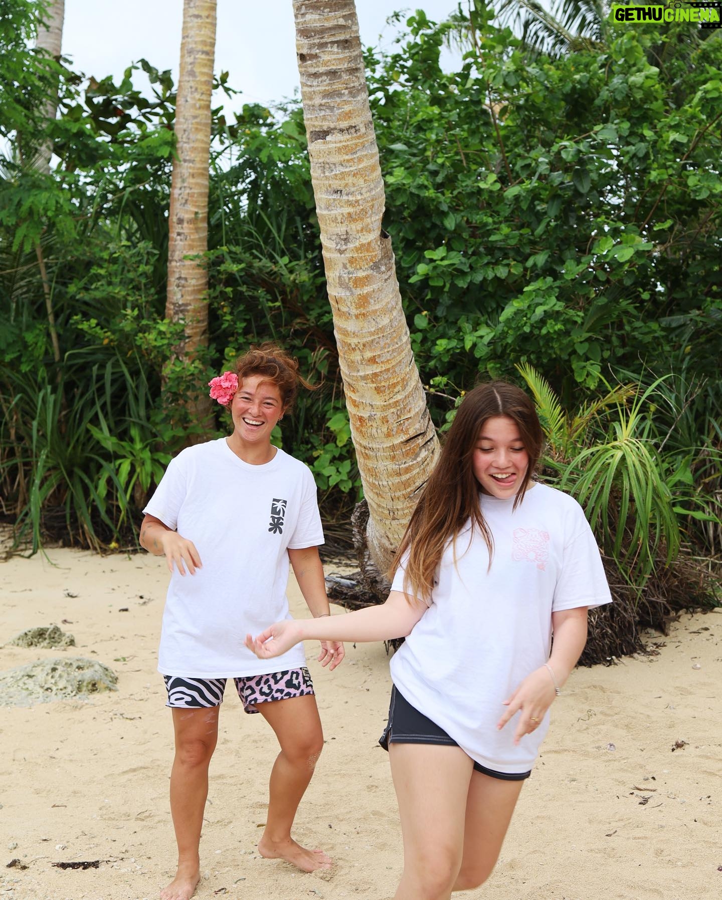 Andi Eigenmann - 618.9K Likes - My favorite moments with my firstborn are whenever we laugh together.. I love seeing her laugh. Even if it's at me and not with me.😆
Was able to convince her to take some cute pics with mama again, for the love of @happyislanders.surfclub ☺️
PS Yes. She is officially taller than me already!
📷 @ms.mau___