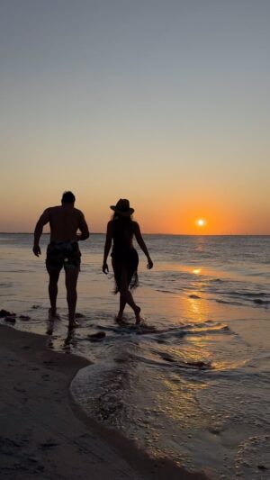 André Bankoff Instagram - Que la vida te lleve siempre a donde seas Feliz! 🧡
Que a vida sempre te leve onde você for feliz! 🧡 

@carolreali @andrebankoff