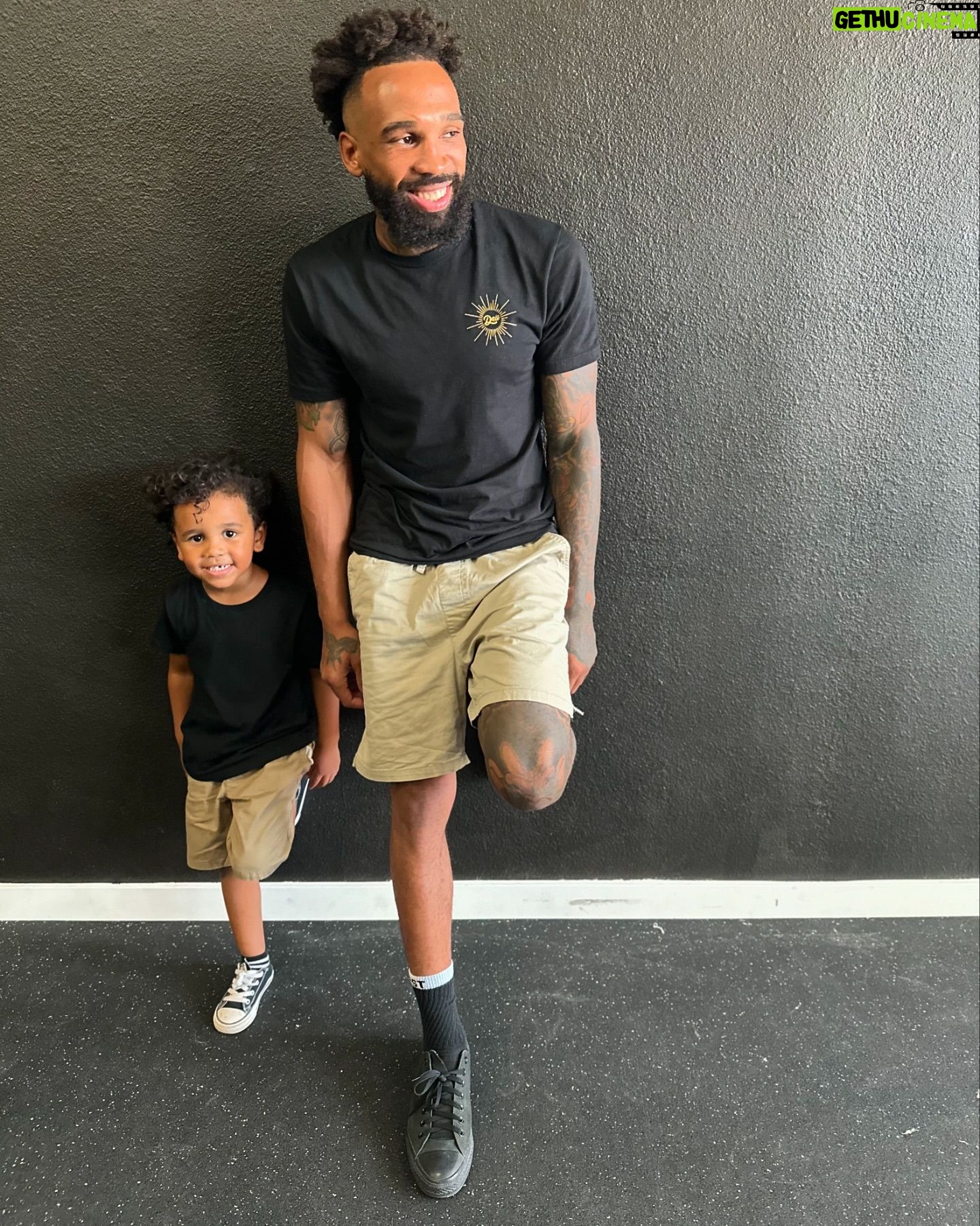 Andre Ewell - 3 Likes - Father and son 😁 #Ewells
Show love and join the family by Purchasing a #Daii ☀️ shirt from @millionsdotco 🙏🏽