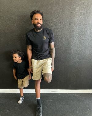 Andre Ewell Instagram - Father and son 😁 #Ewells

Show love and join the family by Purchasing a #Daii ☀️ shirt from @millionsdotco 🙏🏽