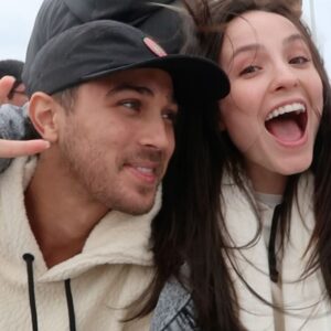 André Luiz Frambach Instagram - 2 anos namorando 
1 ano e 6 meses noivos
7 meses casados 
A vida toda e além, com vc 💘