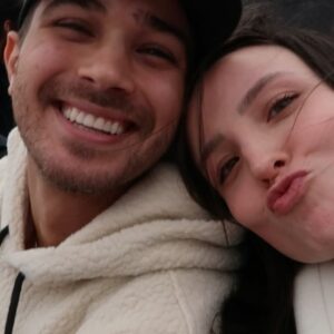 André Luiz Frambach Instagram - 2 anos namorando 
1 ano e 6 meses noivos
7 meses casados 
A vida toda e além, com vc 💘