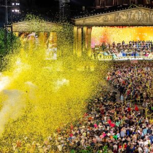 André Rieu Instagram - We’ve been getting a lot of questions about the 2025 Maastricht concerts. Tickets are NOT on sale yet. Sign up for André’s newsletter to receive a notification as soon as ticket sales start - Link in bio! ☝️👤