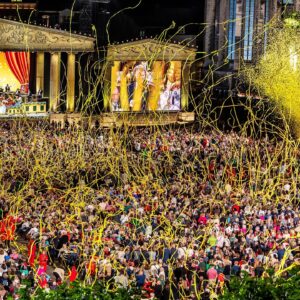 André Rieu Instagram - We’ve been getting a lot of questions about the 2025 Maastricht concerts. Tickets are NOT on sale yet. Sign up for André’s newsletter to receive a notification as soon as ticket sales start - Link in bio! ☝️👤