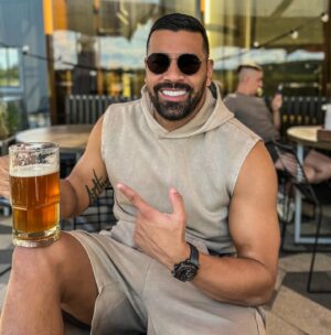 André Santos Instagram - Aquele chopinho que só tem balde de 1L aqui no verãozinn #Russo🇷🇺
🍺🍺🍺