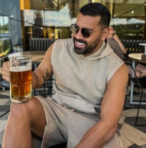 André Santos Instagram - Aquele chopinho que só tem balde de 1L aqui no verãozinn #Russo🇷🇺
🍺🍺🍺