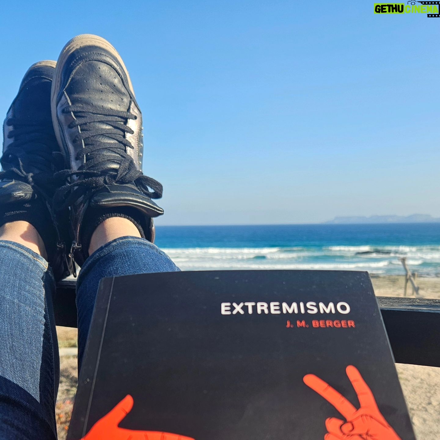 Andrea Aristegui - 1.9K Likes - Cerrando un domingo hermoso en Punta de Choros!
1. Caminata playera šāāļøāā”ļø
2. Tarde de lectura frente al mar š¤
3. Paila marina increĆble del restaurante El Jony de ChaƱaral de aceituno š
4. Maravilla de Jaiba en el @rusticosteropuntadechoros š«¶
5. DĆ©jenme aquĆ šššāļø