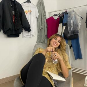 Andrea Guasch Instagram - R a c h e l

Aunque fugaz, me encantó formar parte de este elencazo y equipazo de elite. Gracias por acogerme con tanto cariño. ✨

@4estrellasmaking 
@thegoodmoodproductions 
@velocasting 
@rtve 
@rtveplay 
@kuranda_agencia
@borjadlv