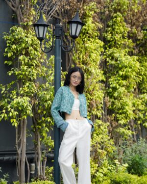 Andrea Kevichusa Instagram - My chic denim moment in @urbanic.official’s new collection. 👀🧚🏻‍♂️🩵
