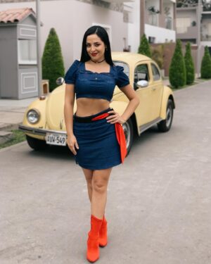 Andrea Luna Instagram - Bien bonito la paso. 🎬📺 @afhstv 
Miren la cuarta foto y me dicen que canción es😛