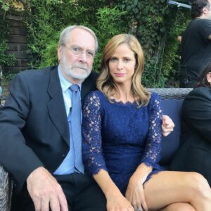 Andrea Savage Instagram - I am so devastated to report that my wonderful friend Martin Mull passed away yesterday. He was a true artist in every sense of the word (look up his paintings!!) as well as being incredibly kind, funny as fuck and an improviser for the ages. I will truly miss him. Love to his beloved daughter Molly, his wife, and all of the friends and family who adore him. 💔 #martinmull #maggiemull #myotherdad #imsorrytv