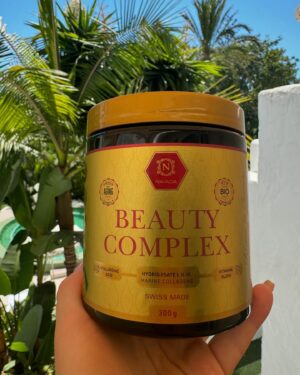 Andrea Verešová Instagram - Everybody needs some relax, sun, water and beauty complex full of collagen, vitamins and minerals. 
For example my favorite anti aging #beautycomplex and #hairbooster from @naiadabeauty #all #swissquality #swissmade 

Každý potrebujem slnko, relax,kopec lásky a samozrejme super vitamíny,minerály a hlavne kvalitný morský kolagen, či už v podobe dobrej stravy alebo v ich doplnkoch . 

Ozaj, už ste vyskúšali nadupaný morský kolagen od  NAIADA a chutné gumové  vitamíny? Do dennej dávky 2 cukríkov  dostali 15 účinných látok, ktoré sú nielenže chutné, ale aj účinné. Až 90 ks v balení✌️

Cukríky sú vhodné aj pre tých z Vás, ktorí nechcú každý deň zapíjať vitamíny/tabletky vodou - jednoducho si vezmete 2 cukríky kedykoľvek počas dňa a pochutnáte si, spojíte príjemné s užitočným. 💙

Naiada Beauty Hair pretože naše telo a Vaše vlasy si to zaslúžia👌🥰

🍀S kodom” LETO” zľava 10% 🌟

A mimochodom, plavky a šiltovka,ktoré sú mojou nutnou letnou výbavou sú od zn AVER @averfashionofficial 

#positivemind #positivelife #healthybody #happysoul #swimsuit #hat #aver @averfashionofficial