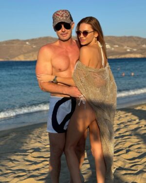 Andrea Verešová Instagram - HEART IS FULL 🥰

You glow differently when you have a good man with good intentions by your side…🍀

♾️

ŠŤASTIE , za ktoré ĎAKUJEM každý deň.🙏
ZDRAVIE, ktorého si VÁŽIM každý deň 🍀a 
LÁSKA, ktorú CÍTIM každý deň🩵

Cítim veľkú vďačnosť za toto bohatstvo . DAKUJEM 

 #ďakujem #milujem