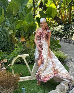 Andrea Verešová Instagram - 🖖
Last summer days spend in Spain 🇪🇸
 V 🖖
In my favorite dress made by @averfashionofficial 
#aver #averfashion