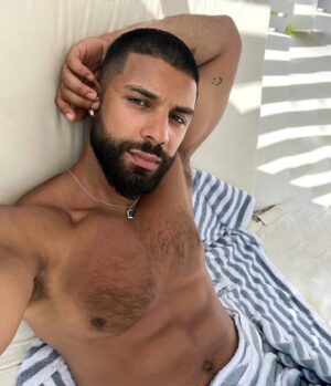 Andreev Stankov Instagram - [ RFH ] ☀️⛱️
.
.
.
#sun #portugal #holiday #summer #summertime #summervibes #sunnyday #relax #wfh #bodybuilding #body #bodygoals #photooftheday #funtimes