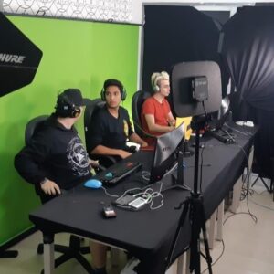 Andrei Soares Alves Instagram - Esse projeto foi incrível! Pra muitos é normal 12 hrs de live, mas eu pude ver como é se dedicar 12hrs de live, obrigado a todos que de suas casas pode acompanhar e participar ❤️ não para por aí! Até a próxima ! Obrigado Jesus ❤️