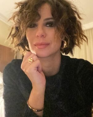 Andréia Horta Instagram - Oi!!! Lançamos CIDADE DE DEUS a série!
Que alegria estar nesse elenco, fazer esse trabalho com essa personagem!!! ❤️‍🔥 Dia 25 de agosto estréia pra você na @streammaxbr e na @hbobr 🌿 cabelo por @neandroferreira e Renato make @guettireismaquiadora acessórios @exclusiva_oficial vestido @nkstore 🙏⚡️Só vem!!! 🔥