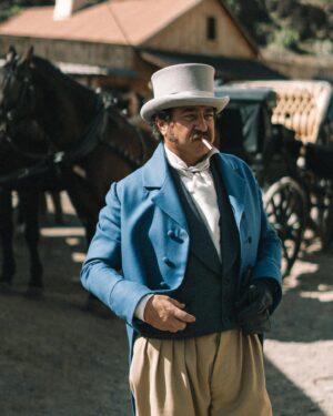 Andrés Almeida Instagram - Un detrás de cámaras de #zorro 📸📸 de mi adorado @alosian Ya la están viendo? @primevideomx @primevideolat @primevideoes @primevideobr #zorroserie #primevideo #actor #actorslife #set