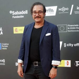 Andrés Almeida Instagram - Que belleza presentar esta joya de película #reyescontrasanta en el marco del @festivalsevilla Locura proyectarla en el mítico teatro Lope de Vega repleto de niños que permanecieron al borde del asiento hasta el aplauso psterior a los créditos! Gracias @pacocaballerodo por tu confianza y tu locura. Gracias @juan_gordon1963 y @morenafilms por arriesgarse a hacer cine de fantasia tan necesario en nuestra lengua. Gracias a todos los que hicieron realidad esta belleza de película!