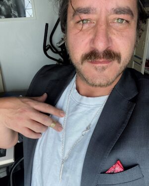 Andrés Almeida Instagram - Lindo Domingo Raza!