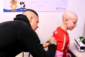 Andrés D'Alessandro Instagram - Hoje a tarde foi especial ❤️

O embaixador da América Latina do ICI, D’Alessandro, visitou nesta sexta-feira, 09, o Hospital São Vicente de Paulo em Passo Fundo, que é referência no tratamento do câncer infantojuvenil no estado e integra a Rede Assistencial de Oncologia Pediátrica do Rio Grande do Sul.

Durante a visita, D’Ale fez mais do que conquistar novos fãs e mostrou o que realmente importa: estar ao lado daqueles que mais precisam. Parabenizamos o Hospital São Vicente de Paulo e seus profissionais pelo trabalho incrível que realizam diariamente. 

Seguimos juntos! 💪