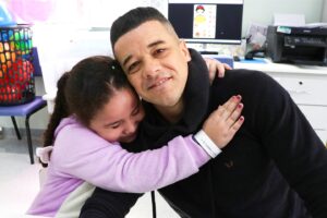 Andrés D'Alessandro Instagram - Hoje a tarde foi especial ❤️

O embaixador da América Latina do ICI, D’Alessandro, visitou nesta sexta-feira, 09, o Hospital São Vicente de Paulo em Passo Fundo, que é referência no tratamento do câncer infantojuvenil no estado e integra a Rede Assistencial de Oncologia Pediátrica do Rio Grande do Sul.

Durante a visita, D’Ale fez mais do que conquistar novos fãs e mostrou o que realmente importa: estar ao lado daqueles que mais precisam. Parabenizamos o Hospital São Vicente de Paulo e seus profissionais pelo trabalho incrível que realizam diariamente. 

Seguimos juntos! 💪