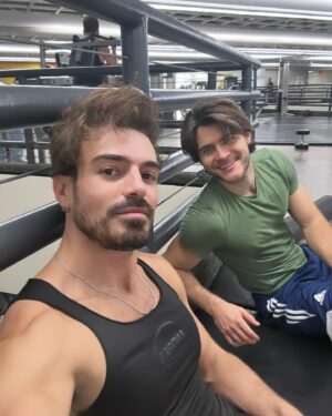 Andrés Mejía Vallejo Instagram - Happy birthday Matador Andrew @matadorandrew You’re an amazing friend. Everyone please help me wish Matador a happy bday. Grateful to call you hermano. 

For more stages together🎶 🎤 Feliz cumpleaños! 🎈🎈