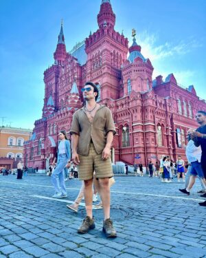 Andrés Mejía Vallejo Instagram - This place is a dream 🏰  #Moscow какое удивительное приключение 🇷🇺 So grateful with @primeproductions_la @artem_nuzhin @viva_la_ola @asianuzhina @crystalmgmt 🏆🏅 To never forget.