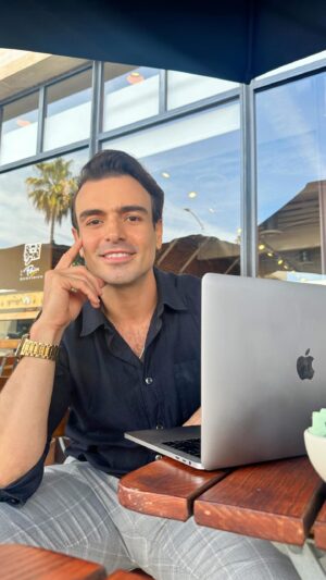 Andrés Mejía Vallejo Instagram - Usuarios felices con el curso me hace feliz!!! 📲😎📲

🎉Les comparto el comentario de una de las usuarias que compró el curso conmigo. 🎉

😃Me hace muy feliz verdad personas felices usando el curso. 

🌏🌐🫵🏽Cada día somos más los que nos unimos a la bola digital. 

📈El aprendizaje es espectacular. 

📈Las estrategias de mercado digital son espectaculares. 

😃Me alegra mucho poderles compartir buenas noticias. 🗞️ 

Feliz miércoles.✅

SIGUE, GUARDA 💾 Y COMENTA “YO” ⤵️ PARA MAS INFO 

@ganaconandress 📲
@ganaconandress ✈️ 
@ganaconandress 💴

#instagramtips #estrategiadigital #digitalproducts #business #negocios #productosdigitales #online #emprendimiento #ingresospasivos
#marketingdigital
#redessociales #motivacion #libertadfinanciera #ganardinero #contentcreation #estrategiadecontenidos
 #passiveincomeonline

(Asegúrate de seguirme sino no podré contactarte)