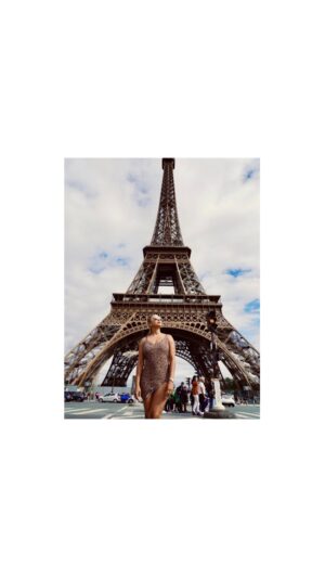 Andy Allo Instagram - And life continues to amaze me… sending you good energy ✨😎

- - - -
#takingitallin #positivevibes #livingmybestlife #iamwhoiam #parisvibes #eiffeltower #joy #travelgram #onlyupfromhere #letsgo