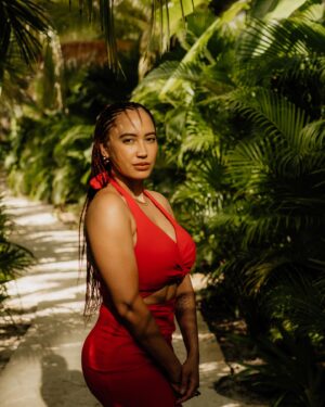 Andy Allo Instagram - Is it too late to say happy new year?? 😉Well, I’m coming in hot. I hope your 2024 is off to an amazing start! Love you! 🔥❤️ 

#happynewyear #2024 #cominginhot #camerooniangirl 

📸 @alexmweddings
Braids @taizethebarber1
