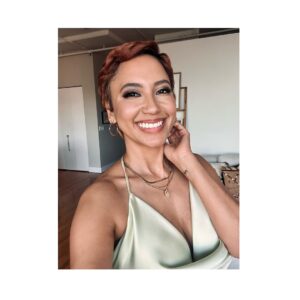 Andy Allo Instagram - Upload Press day! Woohoo. So great to be able to finally talk about Season 3. I had a blast in the interviews with @allegra_edwards and @robbieamell. So fun! We really have the best cast. 🥰

I felt like a star thanks to @emilywolfmua and @steykine. They killed it. Thank you ladies. 👏🏽👏🏽

#tvshow #primevideo #uploadtv
#actor #press #glamsquad