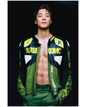Andy Bian Instagram - 晏人物 x 卞慶華 
生日快樂🎂卞先生❤️

送給卞的生日禮物❤️📷

從寫真書之後各自忙碌到現在
一個簡易的拍拍完成卞的生日願望❤️
希望卞更加順利多彩❤️

也歡迎大家如果有更多我跟卞可以一起合作突破的IDEA可以留言跟我們說喔❤️

Makeup @hsuan_makeup 
Hairstyle @andersondohair 
Model @andybian0619
