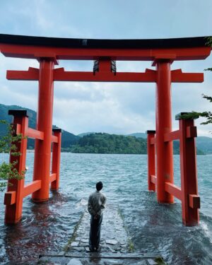 Andy Huang Instagram - 水上的鳥居⛩️
#箱根神社