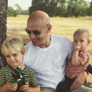 Andy Puddicombe Instagram - A rare moment of stillness with our little wriggly boyz #summerlovin