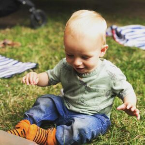 Andy Puddicombe Instagram - Going offline for the week to help little Leo here search for bugs in the garden. Any @headspace questions, the team will be happy to help. Have a lovely week! 🧡